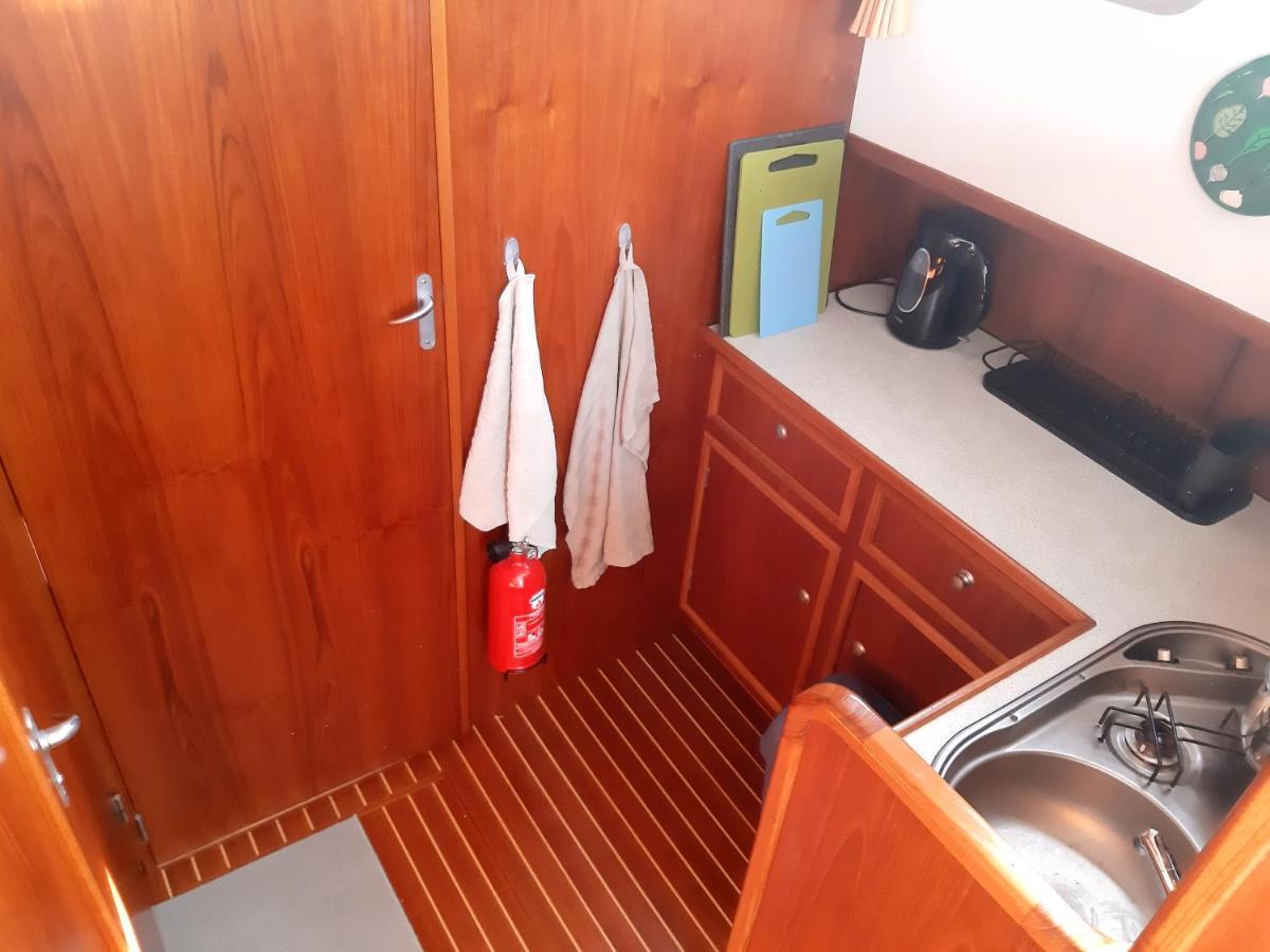 Готель Motor Yacht Amazone Амстердам Екстер'єр фото